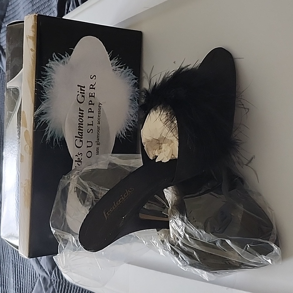 Fredericks of a Hollywood Marabou slippers